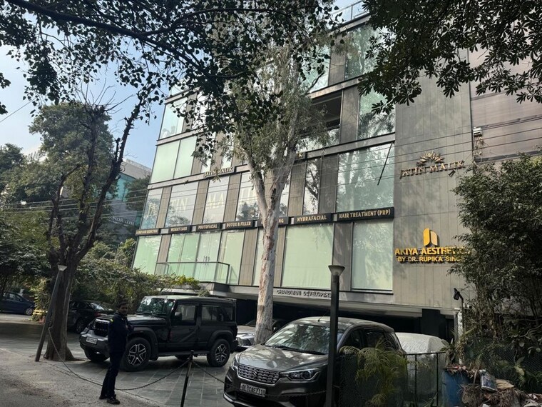 Exterior View, defence colony Commercial Showroom 3000 Sq.Ft. In Defence Colony Delhi 9819874