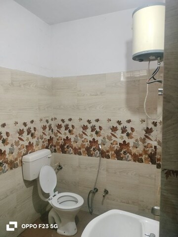 Bathroom in 1 BHK Builder Floor at Gomti Nagar – for Rent