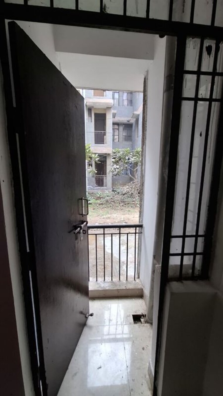 undefined, sector 10 greater noida 1.5 Bedroom 30 Sq.Mt. Apartment In Sector 10 Greater Noida Greater Noida 9819917