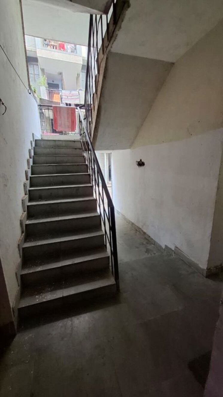 undefined, sector 10 greater noida 1.5 Bedroom 30 Sq.Mt. Apartment In Sector 10 Greater Noida Greater Noida 9819917