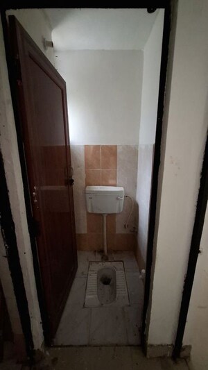 Bathroom in 1.5 BHK Apartment at Sector 10 Greater Noida – for Sale