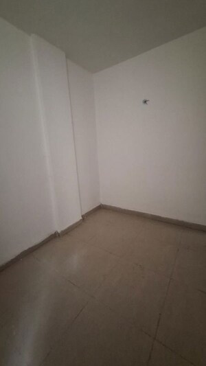 Room in 1.5 BHK Apartment at Sector 10 Greater Noida – for Sale