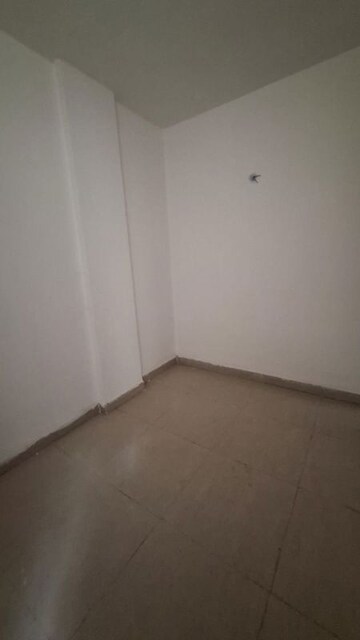 Room in 1.5 BHK Apartment at Sector 10 Greater Noida – for Sale