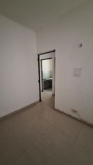 Room in 1.5 BHK Apartment at Sector 10 Greater Noida – for Sale