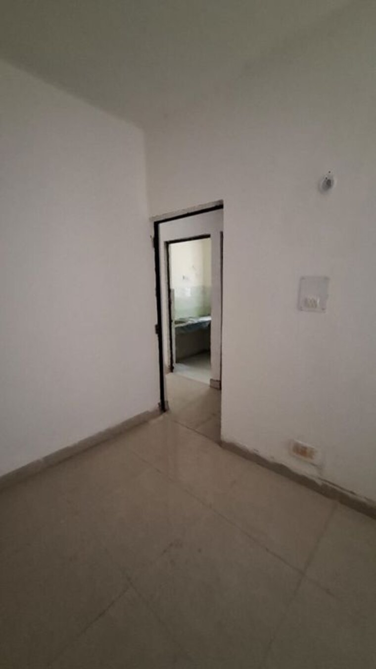 Room, sector 10 greater noida 1.5 Bedroom 30 Sq.Mt. Apartment In Sector 10 Greater Noida Greater Noida 9819917