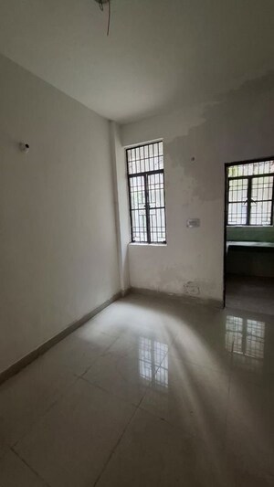 Room in 1.5 BHK Apartment at Sector 10 Greater Noida – for Sale