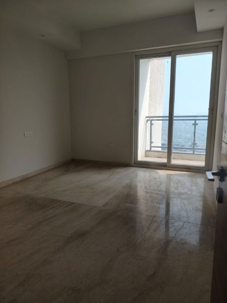 Room, mahagun-mezzaria 3 Bedroom 2500 Sq.Ft. Apartment In Sector 78 Noida 9819929