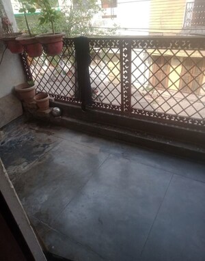 1 RK Villa For Rent in Aliganj