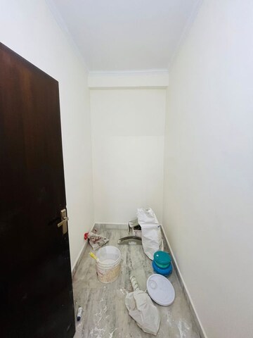 Furnished Amenities in 3 BHK Builder Floor at Saket – for Rent