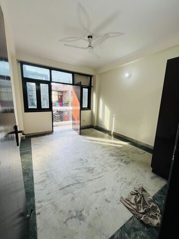 Room in 3 BHK Builder Floor at Saket – for Rent
