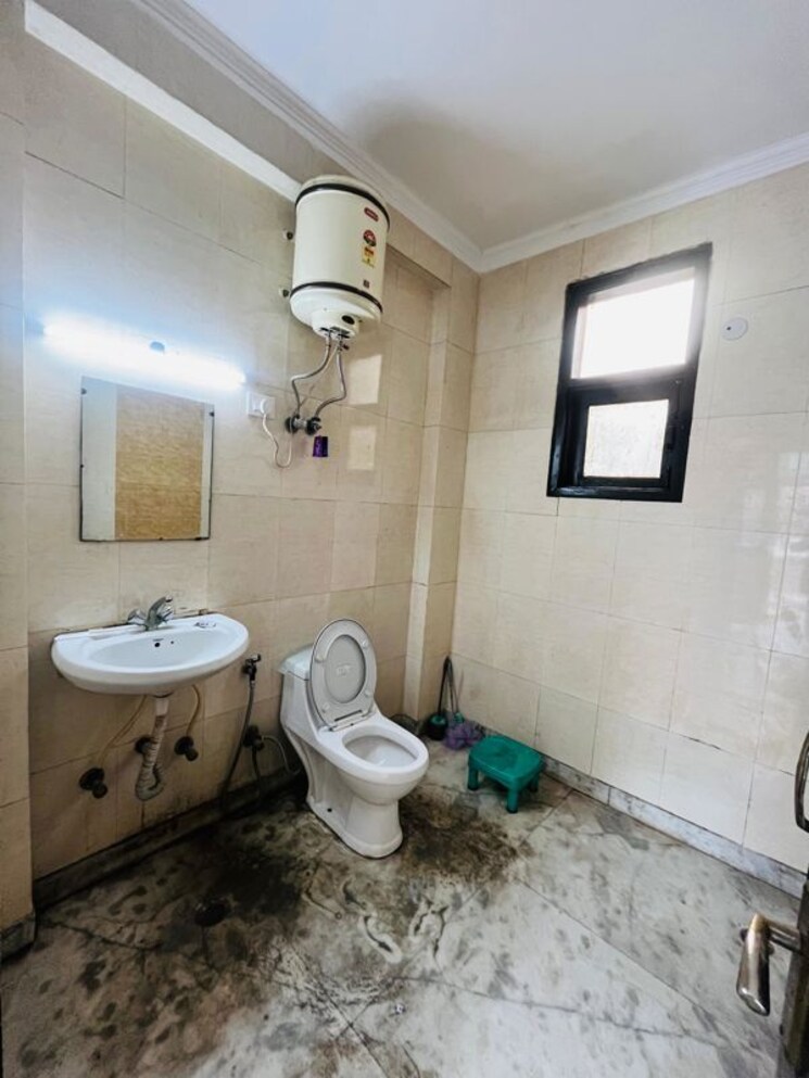 Bathroom, saket 3 Bedroom 1600 Sq.Ft. Builder Floor In Saket Delhi 9819986