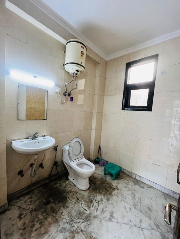 Bathroom, saket 3 Bedroom 1600 Sq.Ft. Builder Floor In Saket Delhi 9819986