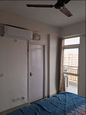 Room in 2 BHK Apartment at Suncity Avenue 76, Sector 76 – for Rent