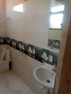 Master Bedroom in 2 BHK Apartment at Shivalik Colony – for Rent