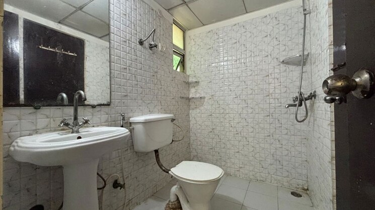 Bathroom, gaur-city-2-14th-avenue 2 Bedroom 955 Sq.Ft. Apartment In Sector 16c Greater Noida Greater Noida 9811797