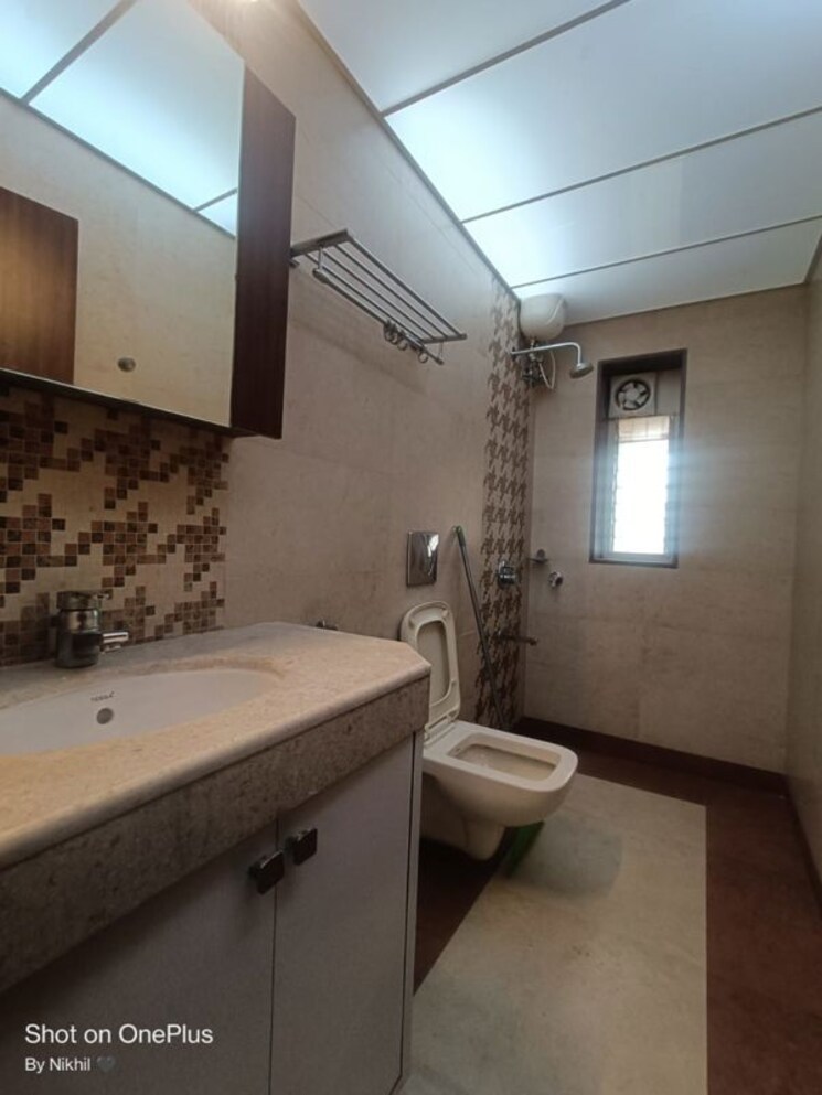 Bathroom, k-raheja-vihar 3 Bedroom 1340 Sq.Ft. Apartment In Powai Mumbai 9820028