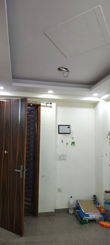 Building Lobby in 1.5 BHK Builder Floor at New Ashok Nagar – for Rent