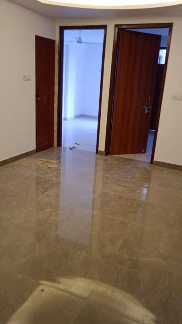 Room, new ashok nagar 2.5 Bedroom 700 Sq.Ft. Builder Floor In New Ashok Nagar Delhi 9820105