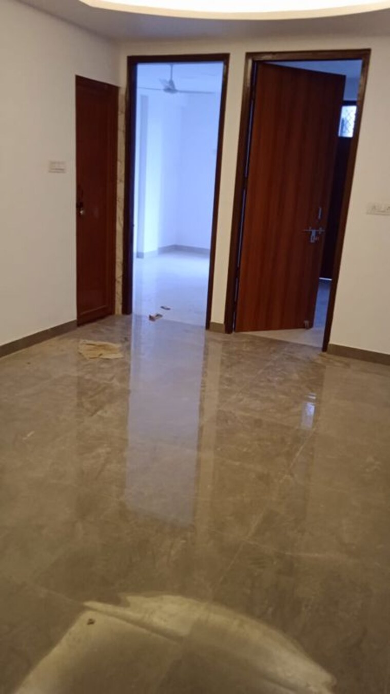 Room, new ashok nagar 2.5 Bedroom 700 Sq.Ft. Builder Floor In New Ashok Nagar Delhi 9820105