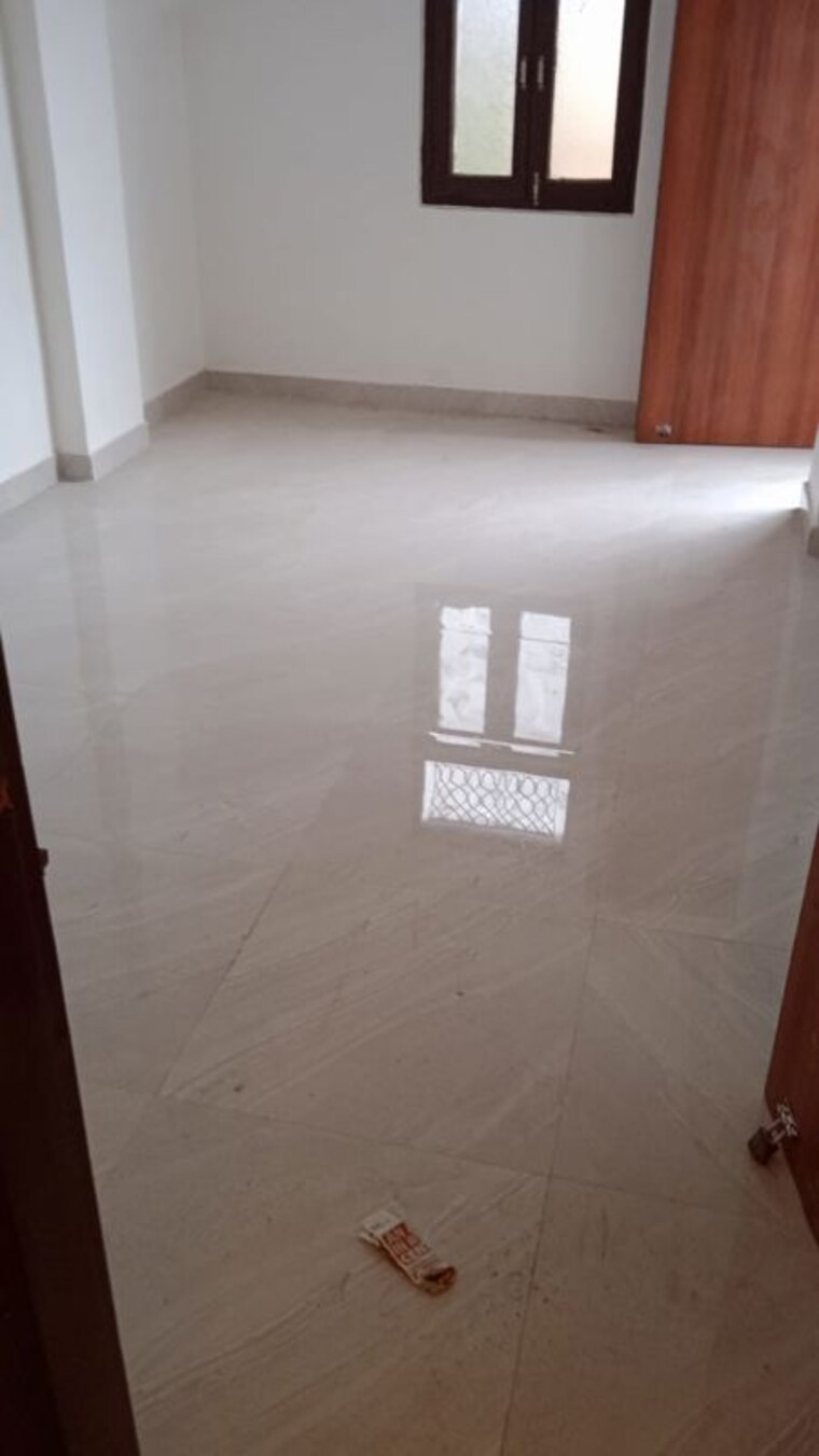 Room, new ashok nagar 2.5 Bedroom 700 Sq.Ft. Builder Floor In New Ashok Nagar Delhi 9820105