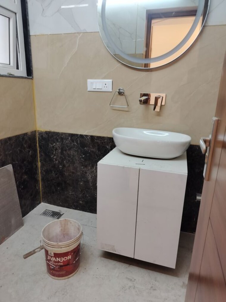 Bathroom, vasant kunj 4 Bedroom 2500 Sq.Ft. Apartment In Vasant Kunj Delhi 9820172