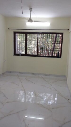 Room in 2 BHK Apartment at Baronet CHS, Kandivali East – for Rent