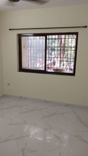 Room in 2 BHK Apartment at Baronet CHS, Kandivali East – for Rent