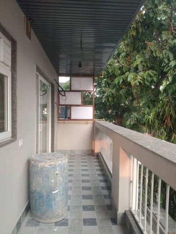 Balcony in 3.5 BHK Builder Floor at Jadhunath Enclave, Sector 29 – for Rent