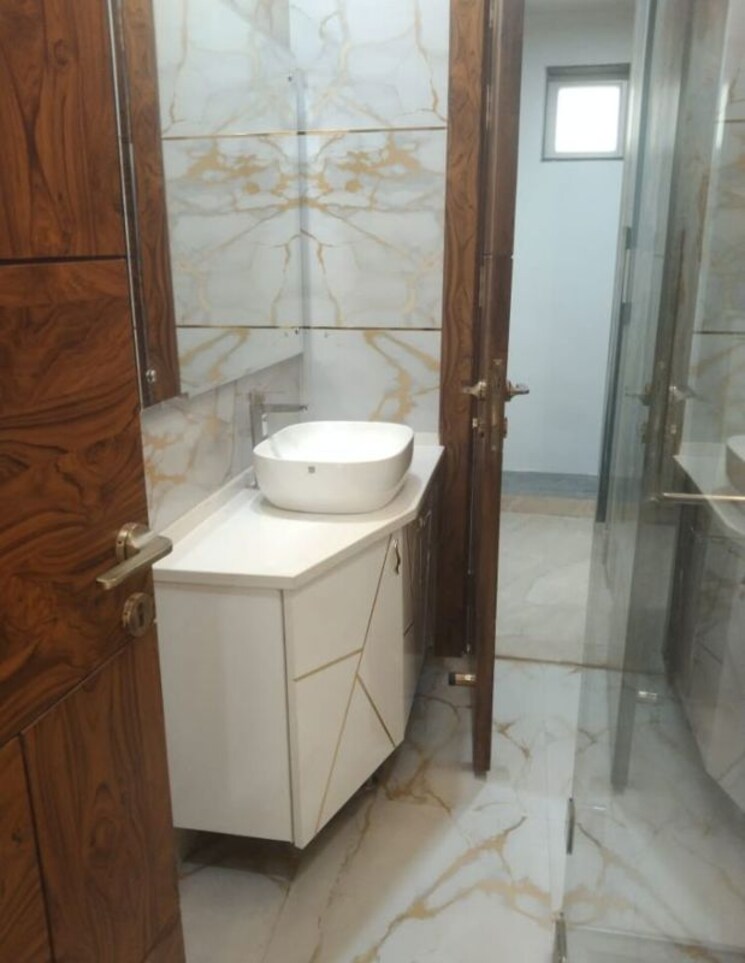 Bathroom, jadhunath-enclave 3.5 Bedroom 350 Sq.Ft. Builder Floor In Sector 29 Faridabad 9820211