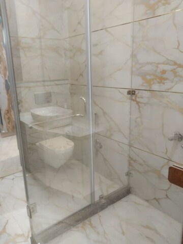 Bathroom in 3.5 BHK Builder Floor at Jadhunath Enclave, Sector 29 – for Rent