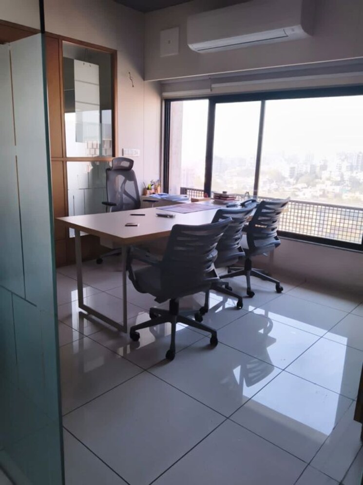Team Area, sun-westbank Commercial Office Space 2390 Sq.Ft. In Navrangpura Ahmedabad 9820268