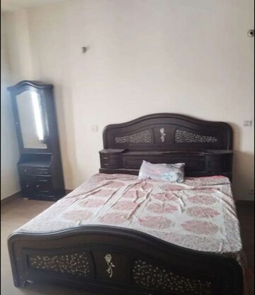 Bedroom in 2 BHK Apartment at Gomti Nagar – for Rent