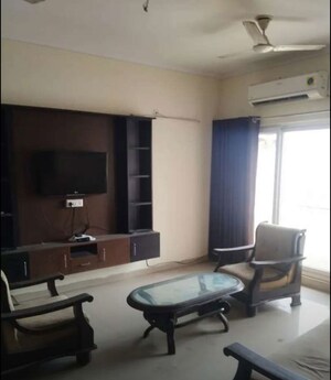 Team Area in 2 BHK Apartment at Gomti Nagar – for Rent