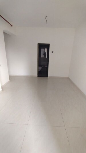 Room in 2 BHK Apartment at Omkar Signet, Malad East – for Rent