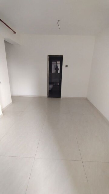 Room in 2 BHK Apartment at Omkar Signet, Malad East – for Rent