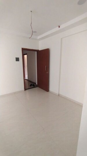 Room in 2 BHK Apartment at Omkar Signet, Malad East – for Rent