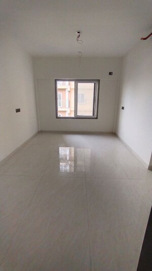 Room in 2 BHK Apartment at Omkar Signet, Malad East – for Rent