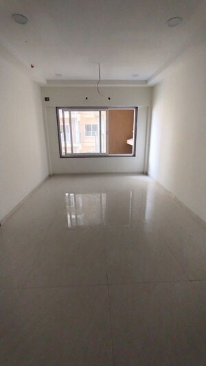 Room in 2 BHK Apartment at Omkar Signet, Malad East – for Rent