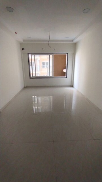 Room in 2 BHK Apartment at Omkar Signet, Malad East – for Rent