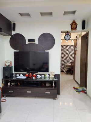 Team Area in 3 BHK Apartment at Riddhi Tower, Malad East – for Rent