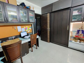 Team Area in 3 BHK Apartment at Riddhi Tower, Malad East – for Rent