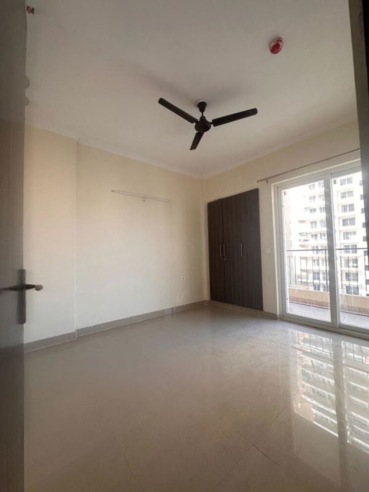 Room, amrapali-crystal-homes 3 Bedroom 1700 Sq.Ft. Apartment In Sector 76 Noida 9820387