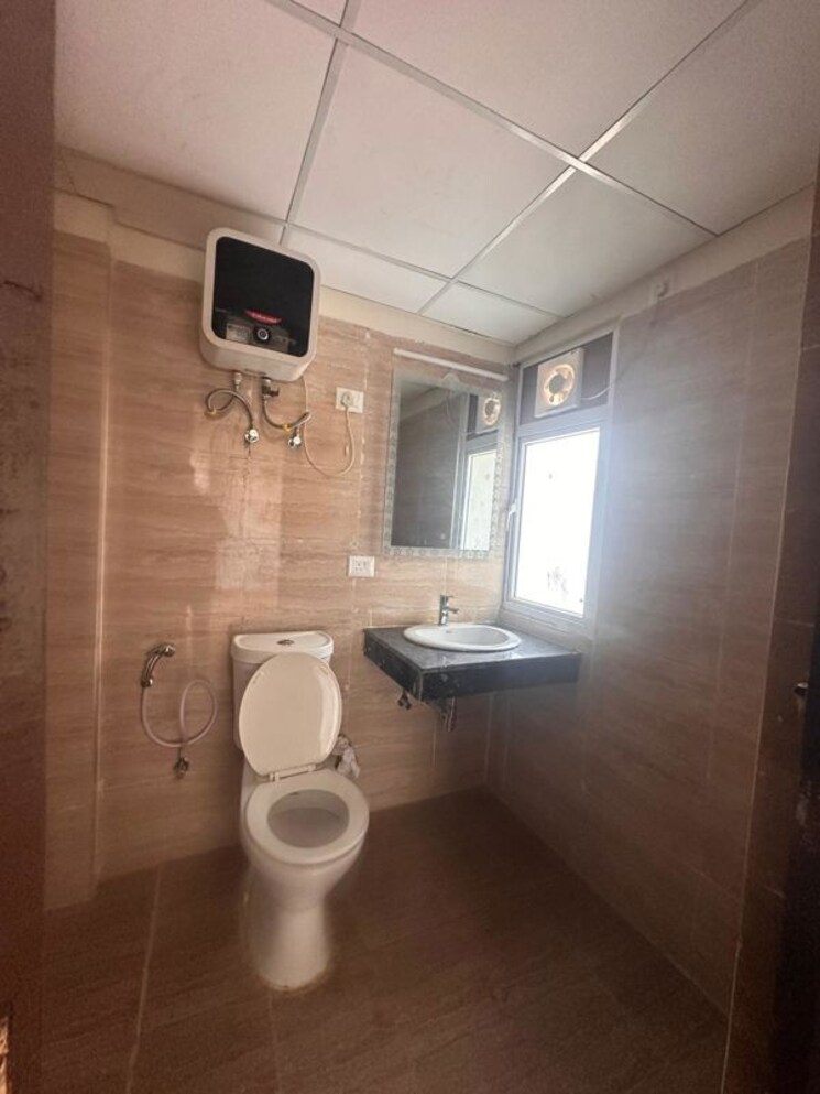 Bathroom, amrapali-crystal-homes 3 Bedroom 1700 Sq.Ft. Apartment In Sector 76 Noida 9820387