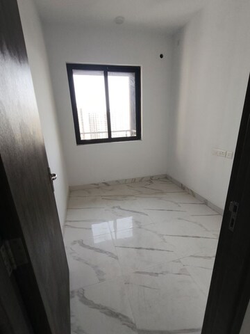 Room in 2 BHK Apartment at Risland The Icon, Dhokali – for Rent