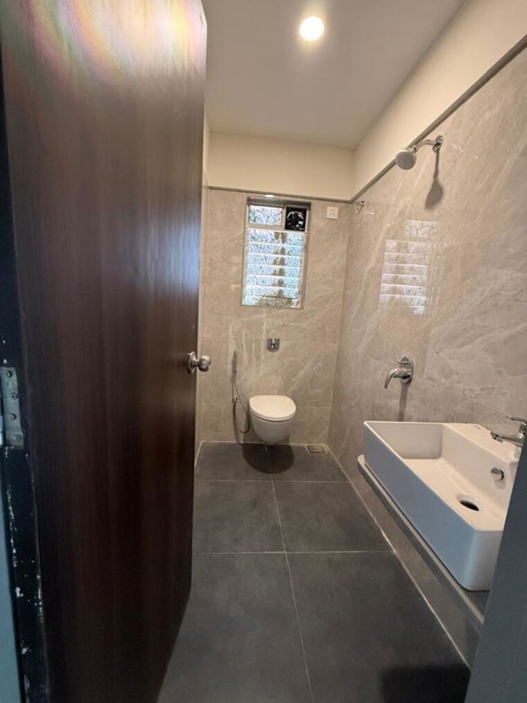 Attached Bathroom, rite-rudra-paradise 2 Bedroom 633 Sq.Ft. Apartment In Santacruz East Mumbai 9820411