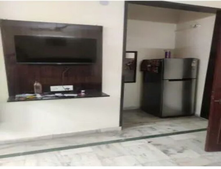 Kitchen, mansarover garden 3.5 Bedroom 1350 Sq.Ft. Builder Floor In Mansarover Garden Delhi 9820420