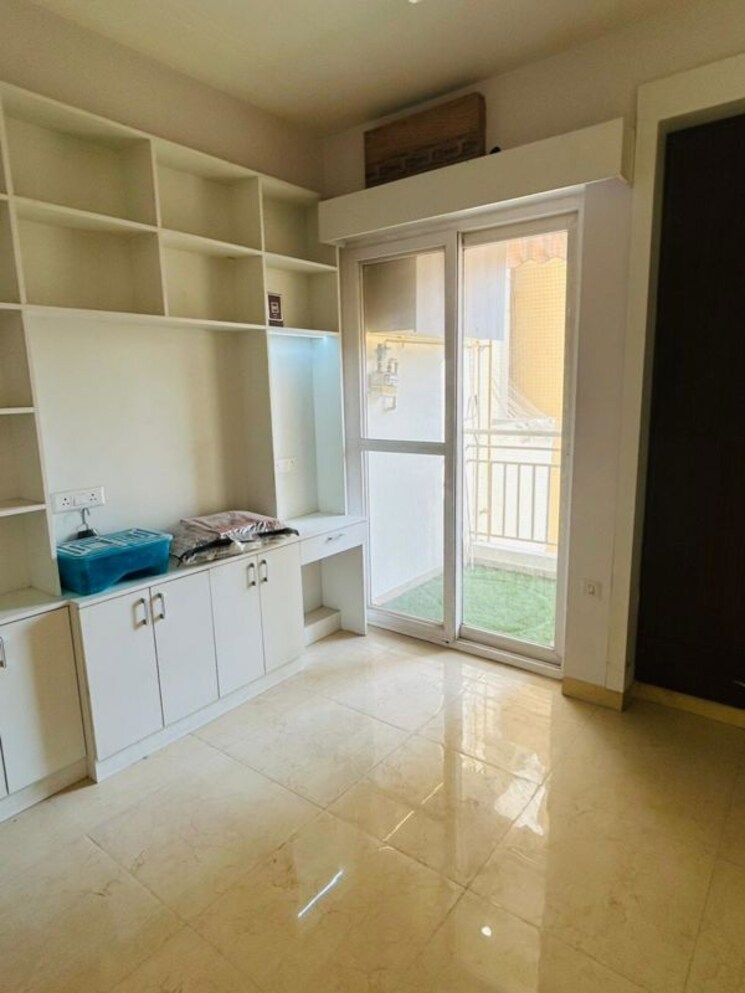 Room, amrapali-crystal-homes 3 Bedroom 1375 Sq.Ft. Apartment In Sector 76 Noida 9820429