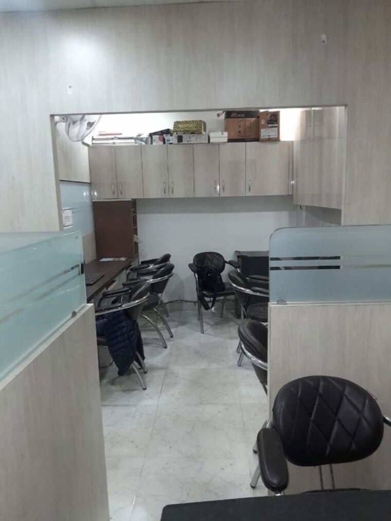 Team Area, vibhuti khand Commercial Office Space 1350 Sq.Ft. In Vibhuti Khand Lucknow 9820381