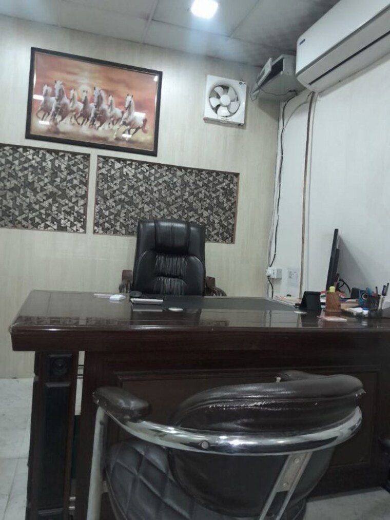 Team Area, vibhuti khand Commercial Office Space 1350 Sq.Ft. In Vibhuti Khand Lucknow 9820400