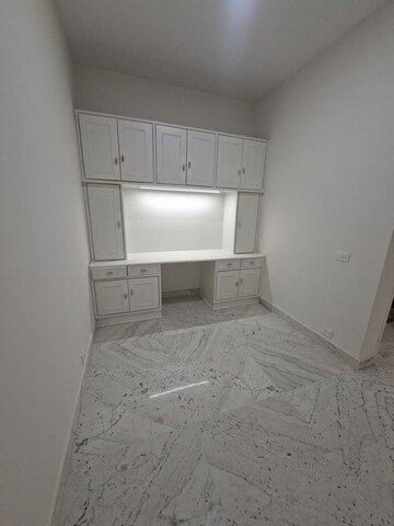 Room in 3 BHK Apartment at Embassy Casabella, Ashok Nagar – for Rent